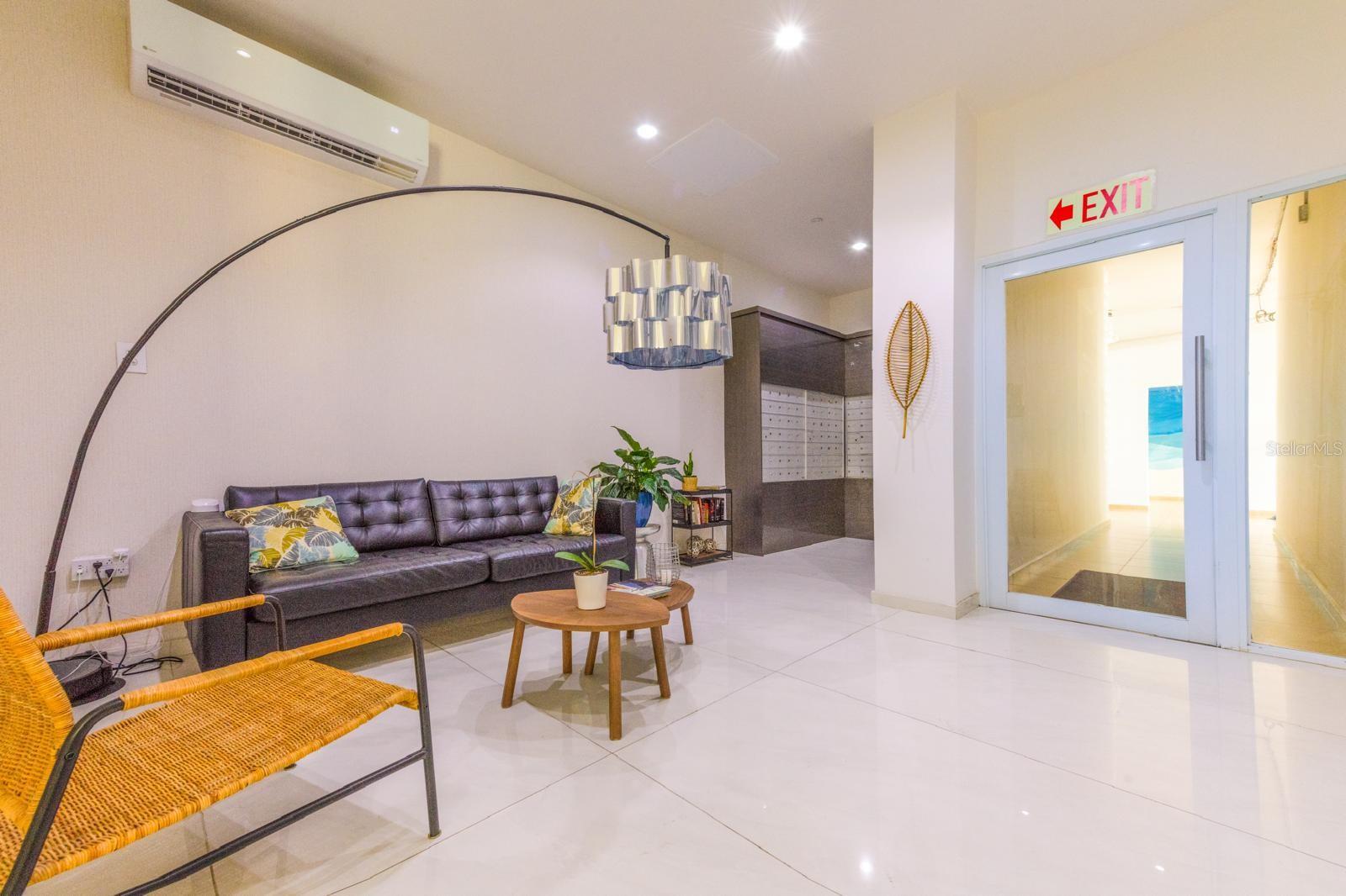 WALDORF TOWER ISLA VERDE - Residential Lease