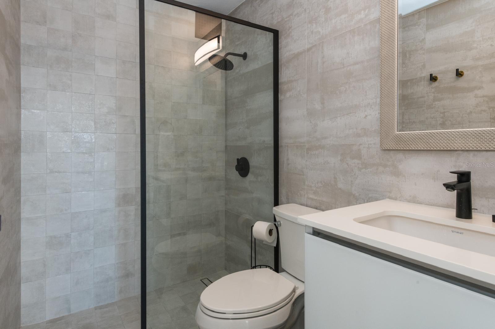 WALDORF TOWER ISLA VERDE - Residential Lease