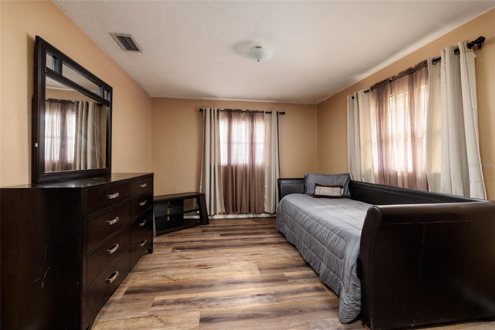 COLLEGE PARK - Residential