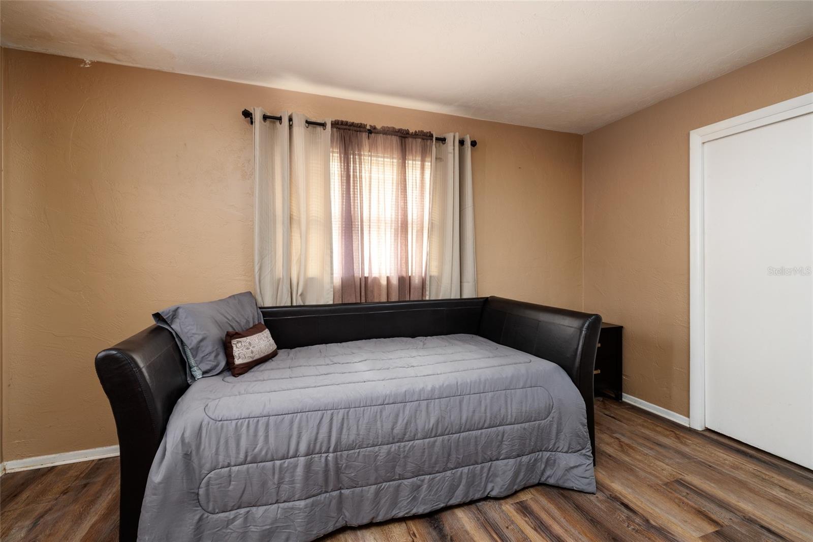 COLLEGE PARK - Residential