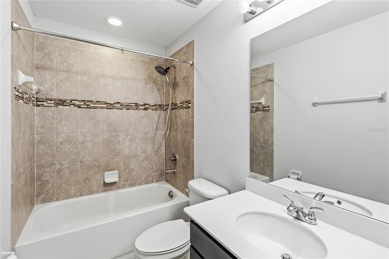 OAK RIDGE - Residential Lease