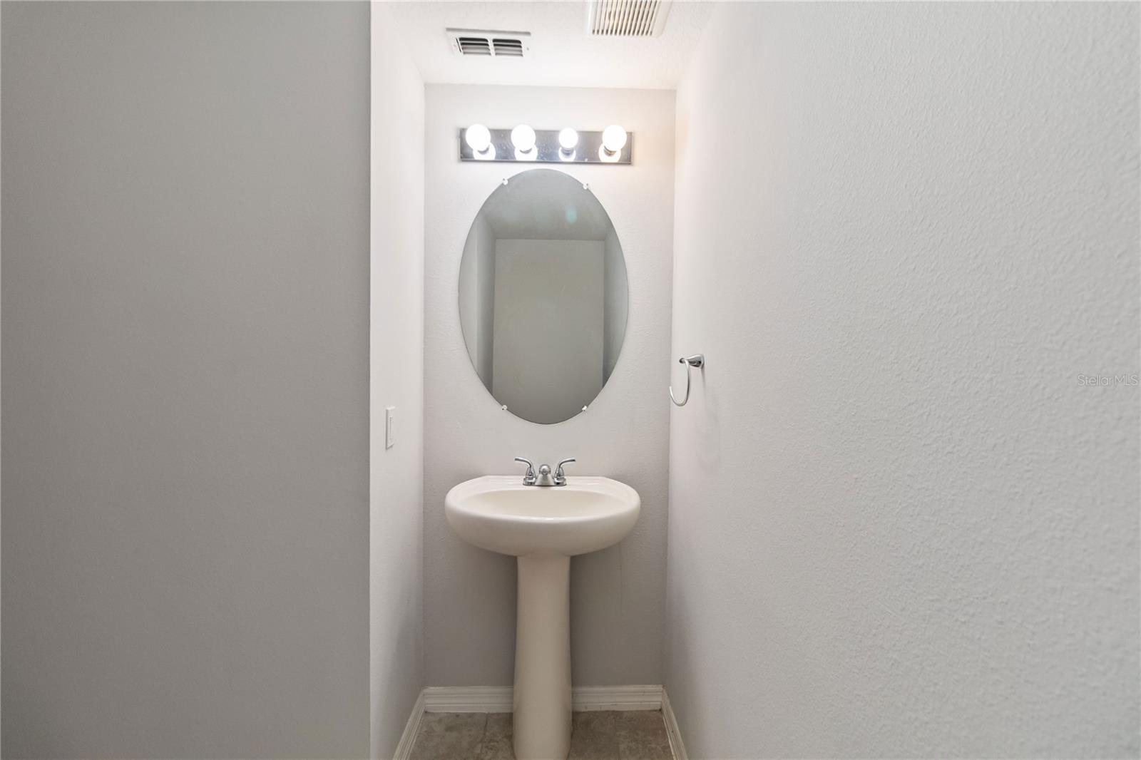 OAK RIDGE - Residential Lease