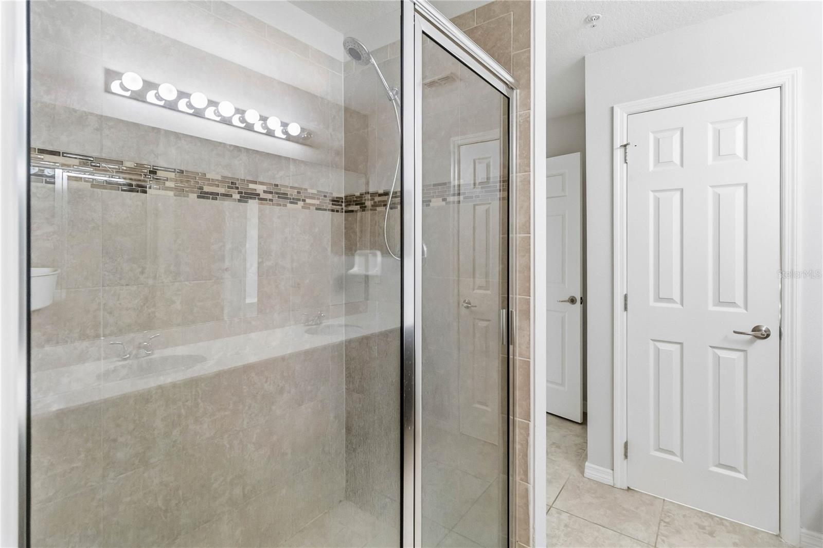 OAK RIDGE - Residential Lease