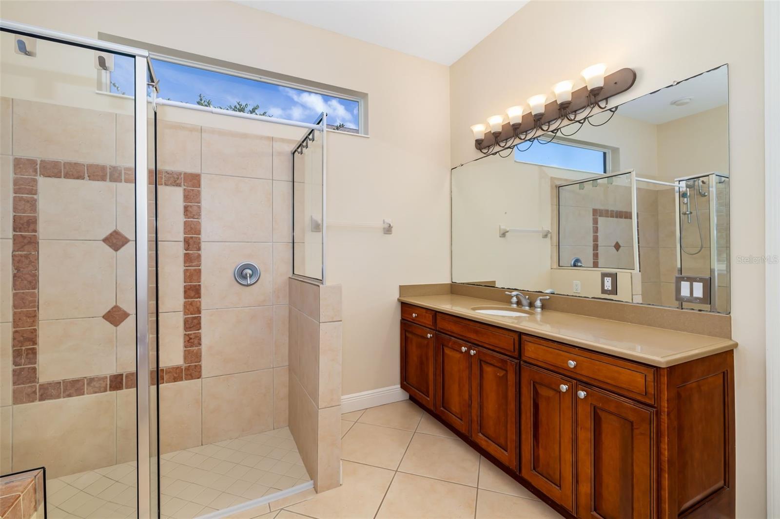 OAK CREEK - Residential