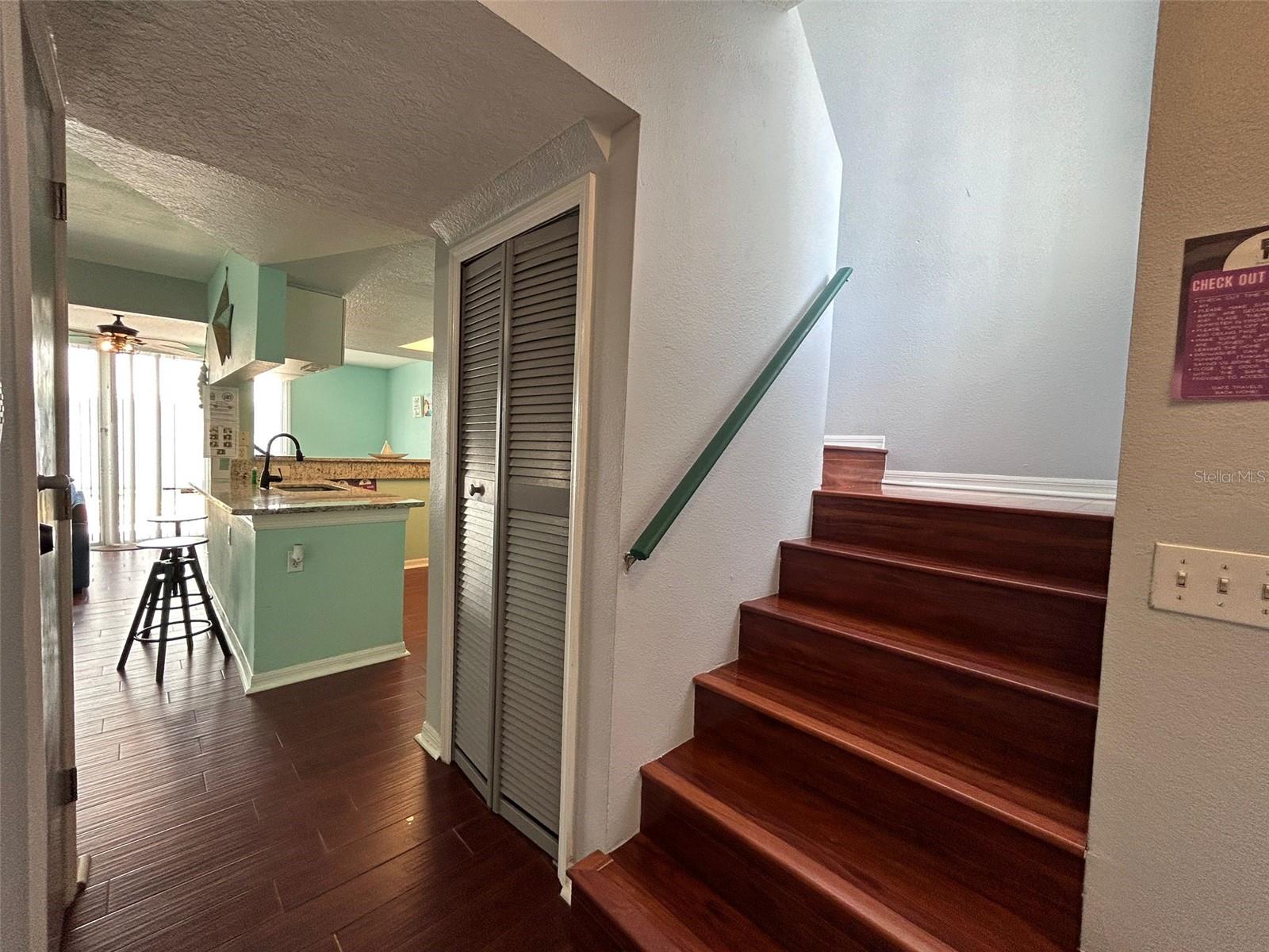 ISLAND CLUB WEST PH 01 - Residential Lease