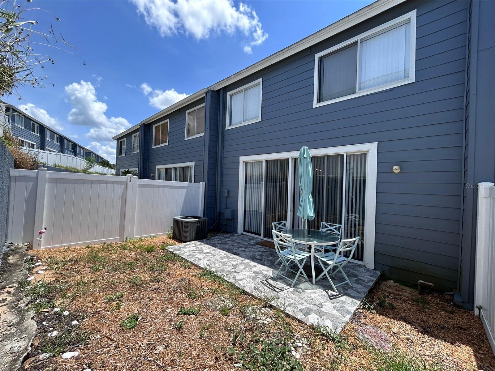 ISLAND CLUB WEST PH 01 - Residential Lease