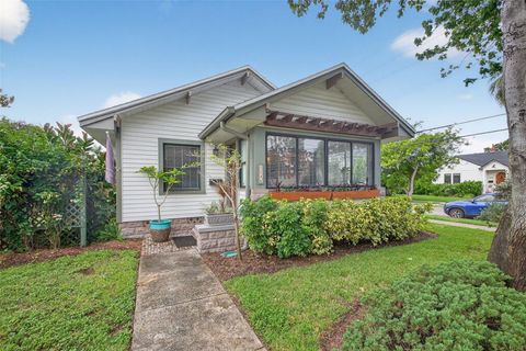 Photo of 1146 17th Avenue N, St Petersburg, FL 33704 (MLS # TB8424750)