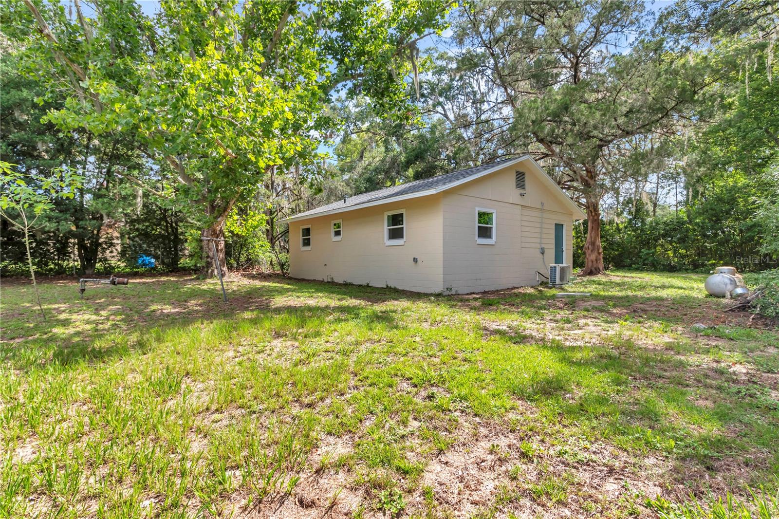 658 NE 39TH COURT