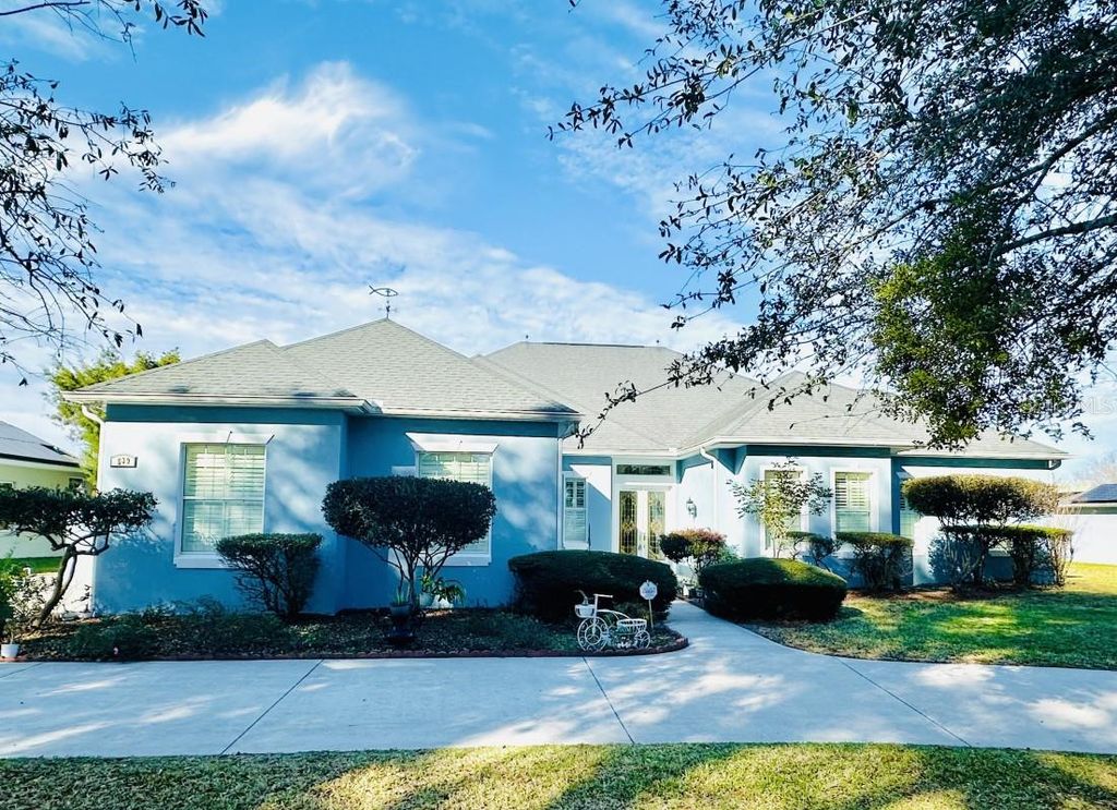 Photo of 539 Dowling Circle, Lady Lake, FL 32159 (MLS # A4680548)