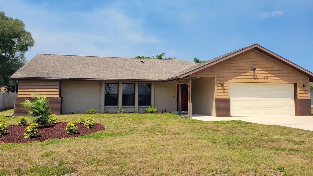 Photo of 1526 Georgetowne Lane, Sarasota, FL 34232 (MLS # A4684545)