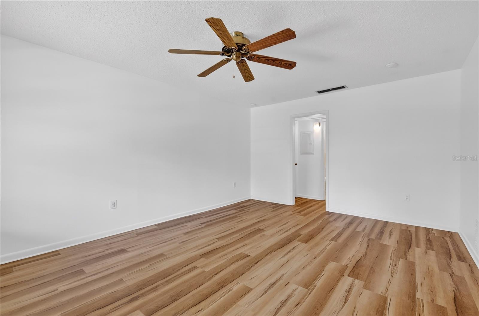 200 E 10TH AVENUE 8