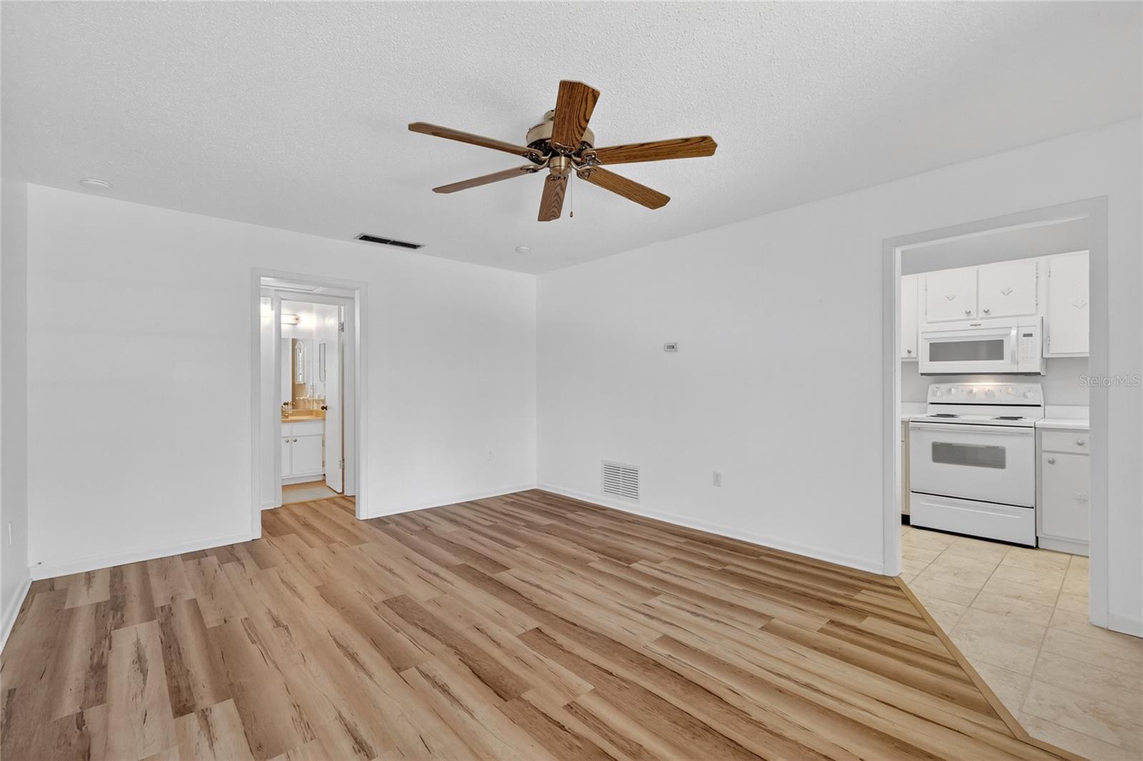 200 E 10TH AVENUE 8