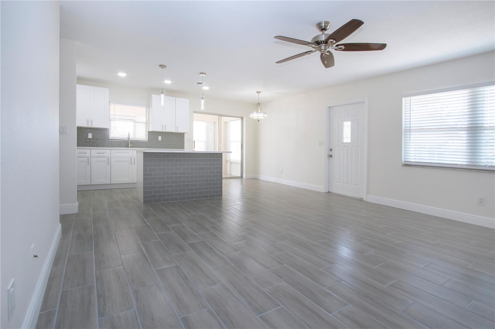 1906 CANTERBURY LANE 20