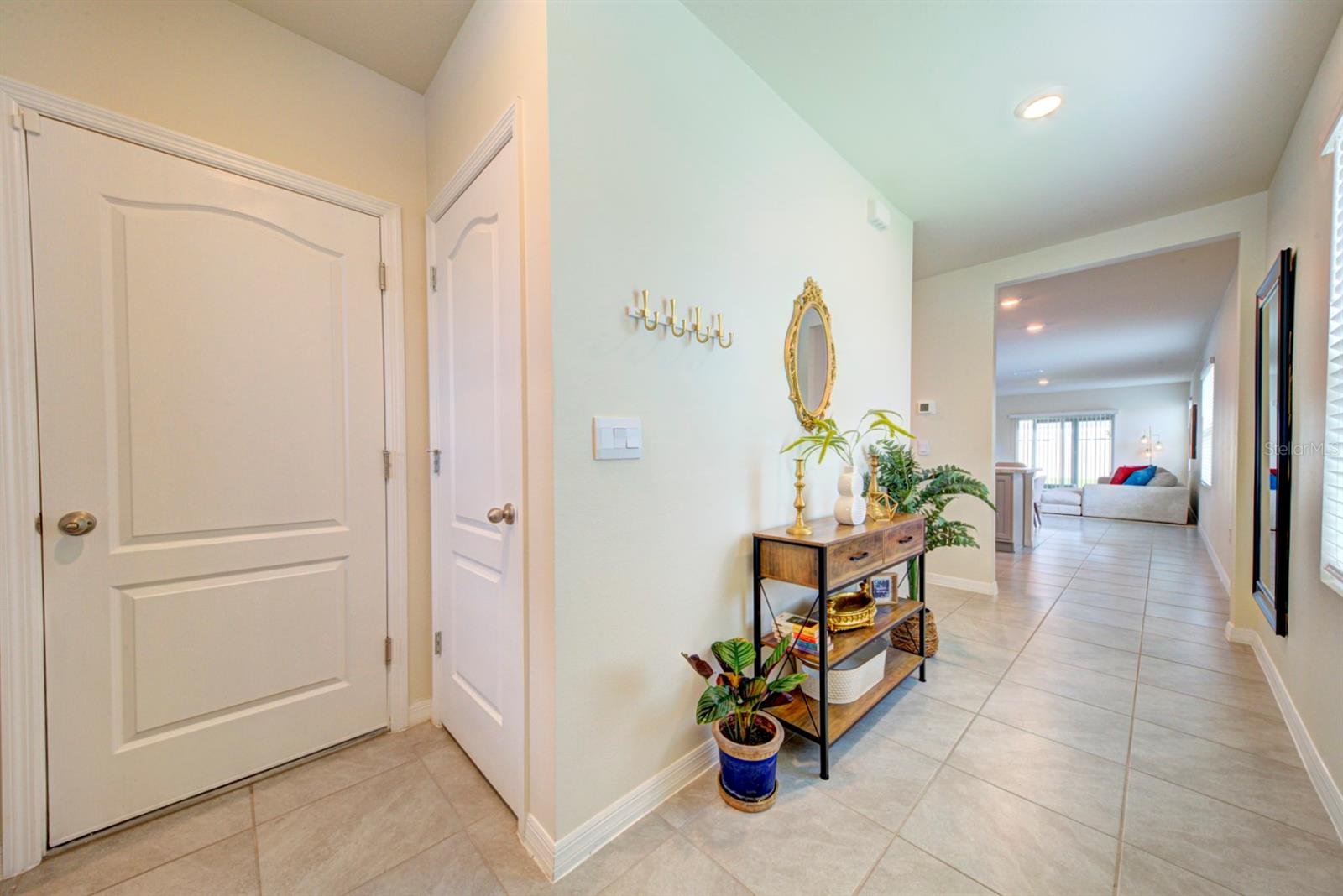 2090 APALACHICOLA LANE