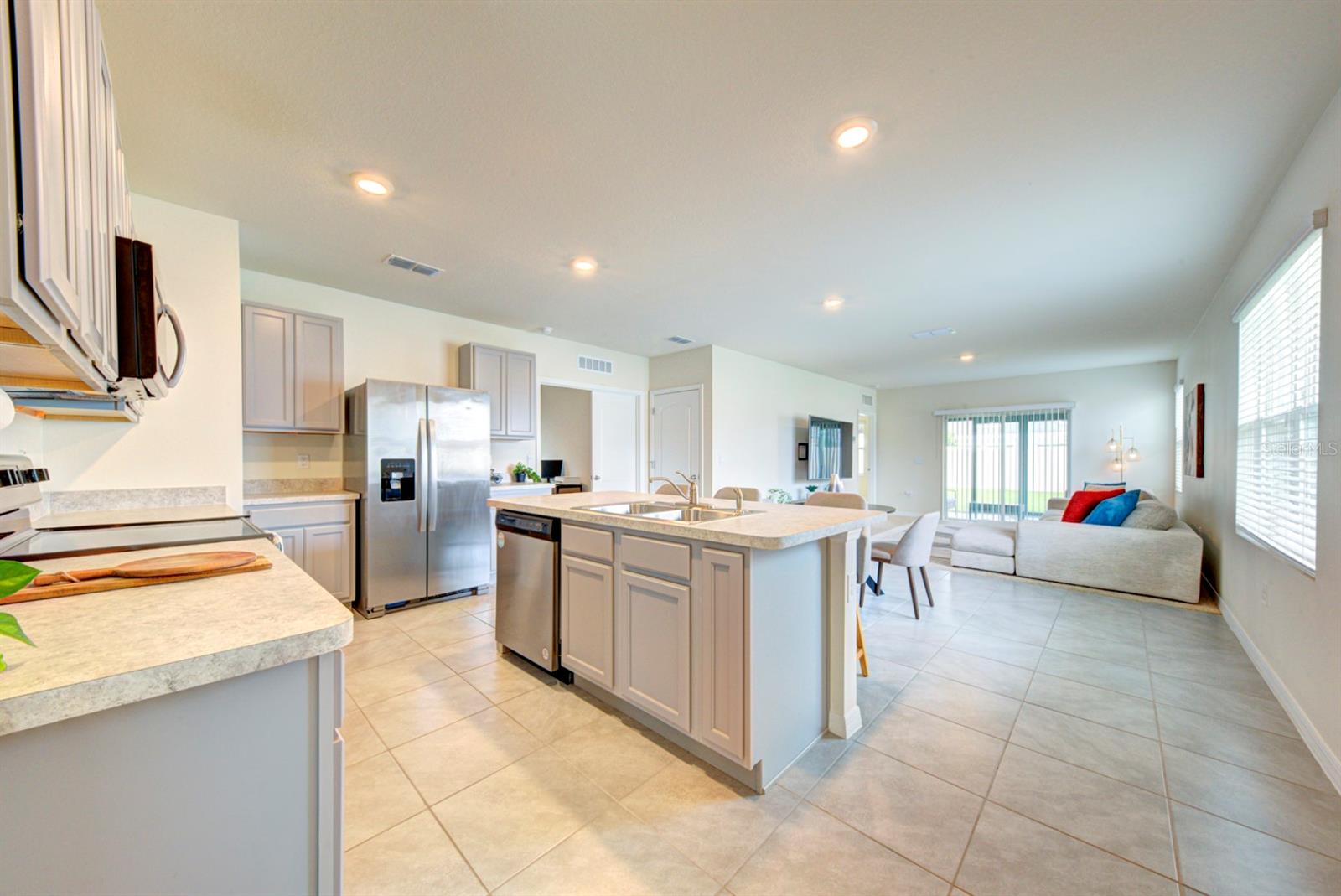 2090 APALACHICOLA LANE