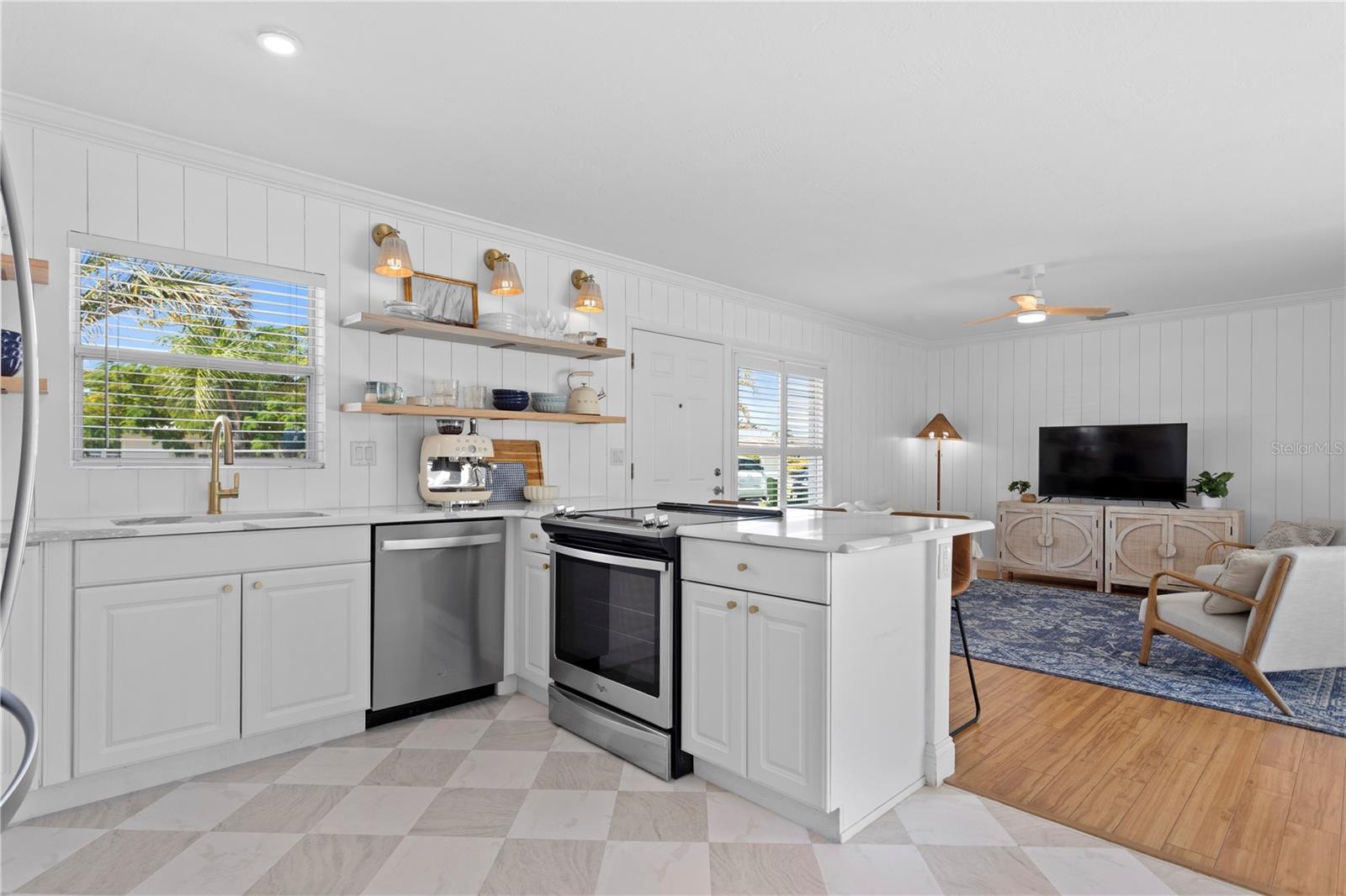 MEADOW LAWN 8TH ADD - Residential