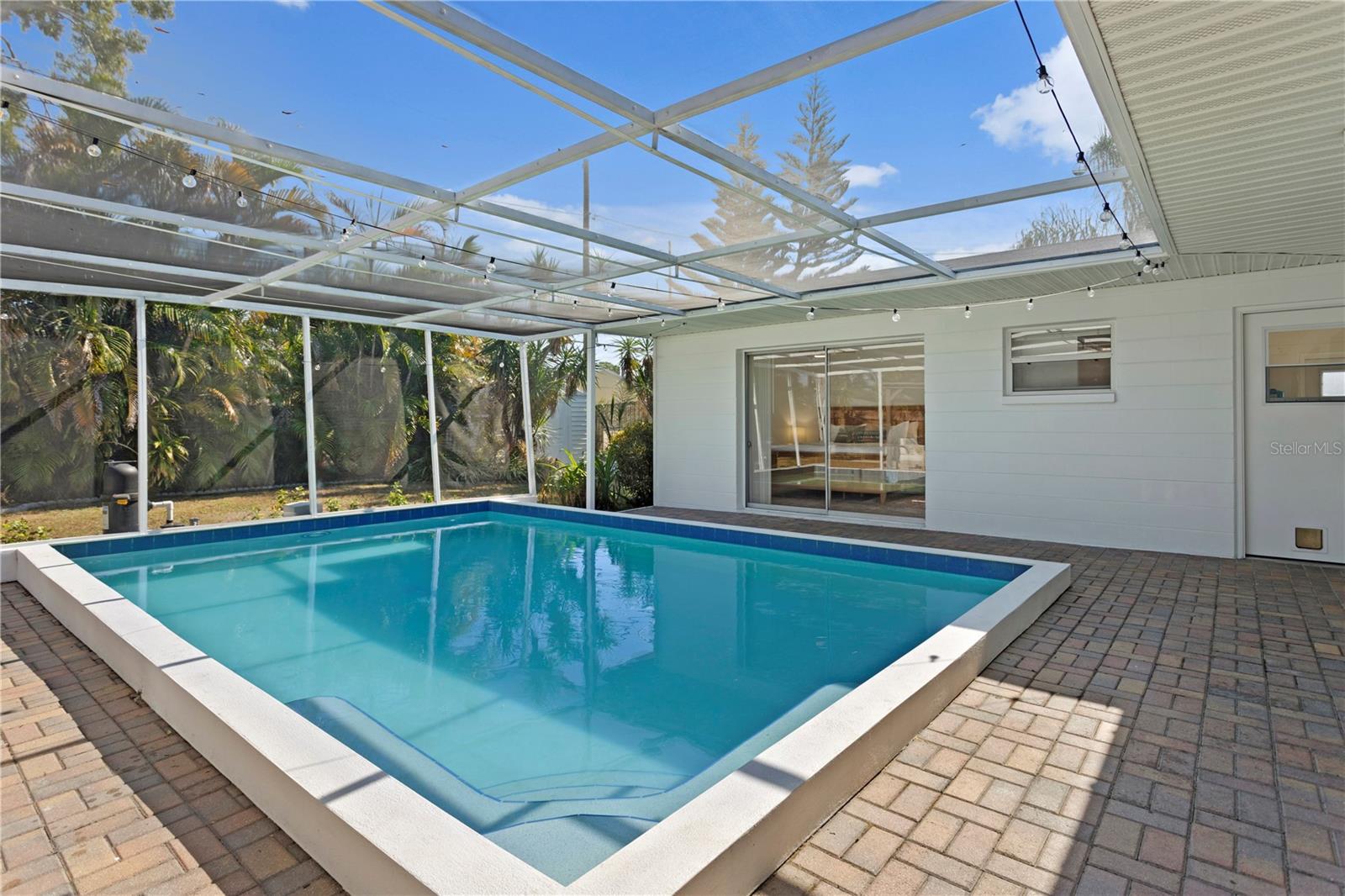 MEADOW LAWN 8TH ADD - Residential