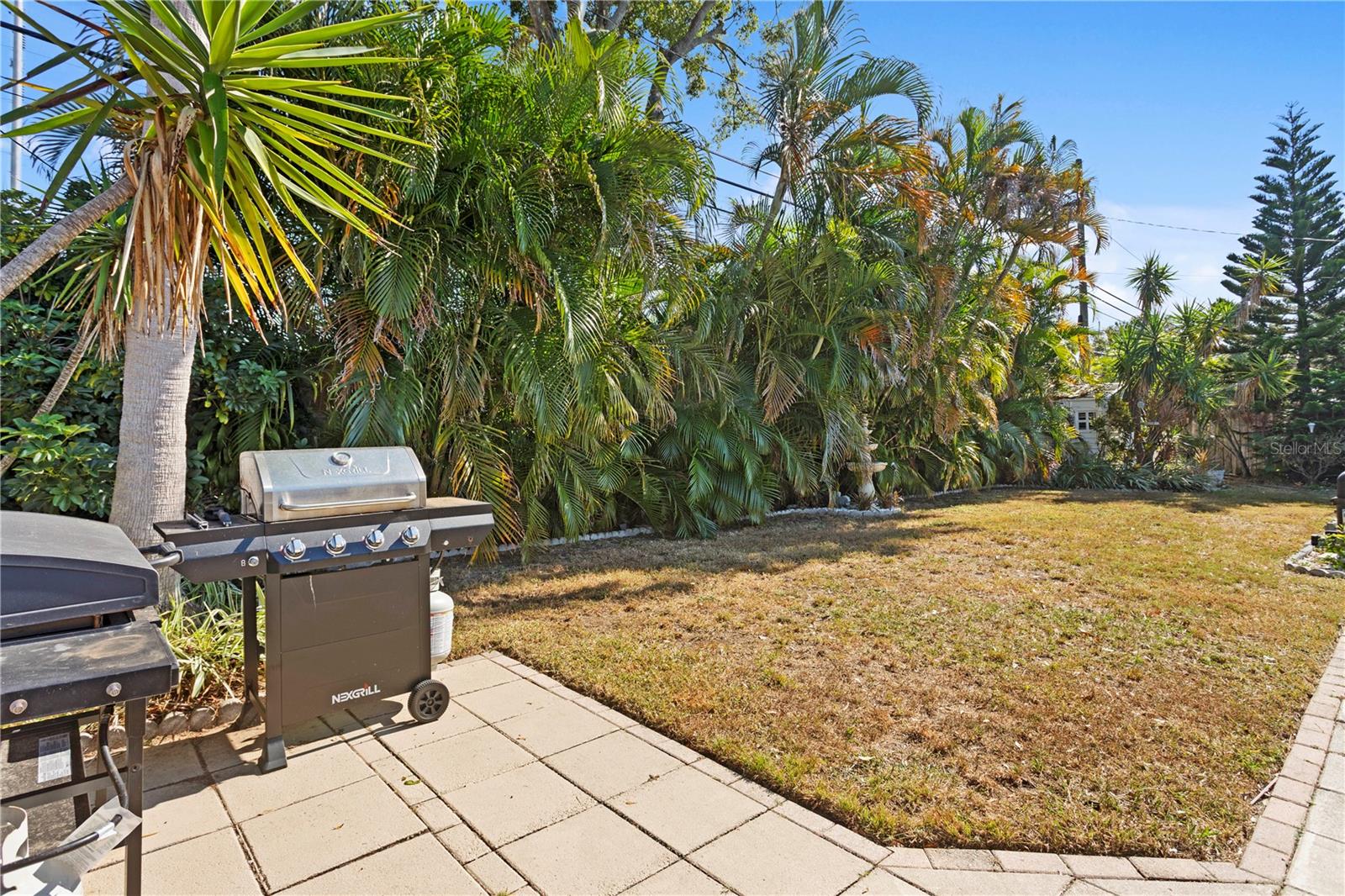 MEADOW LAWN 8TH ADD - Residential