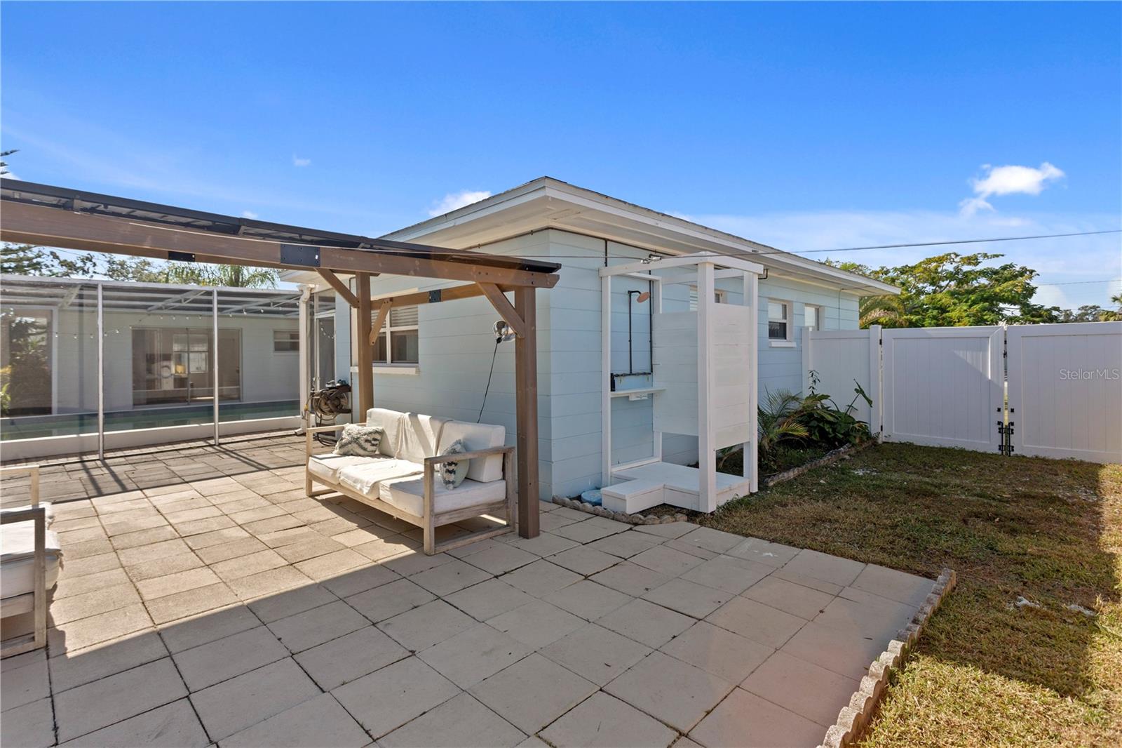 MEADOW LAWN 8TH ADD - Residential