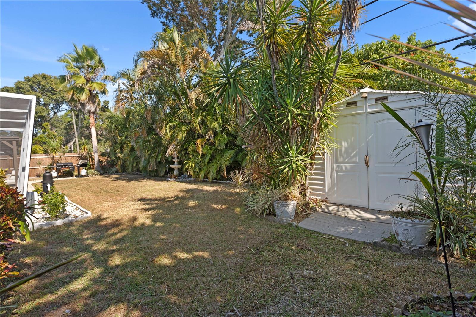 MEADOW LAWN 8TH ADD - Residential