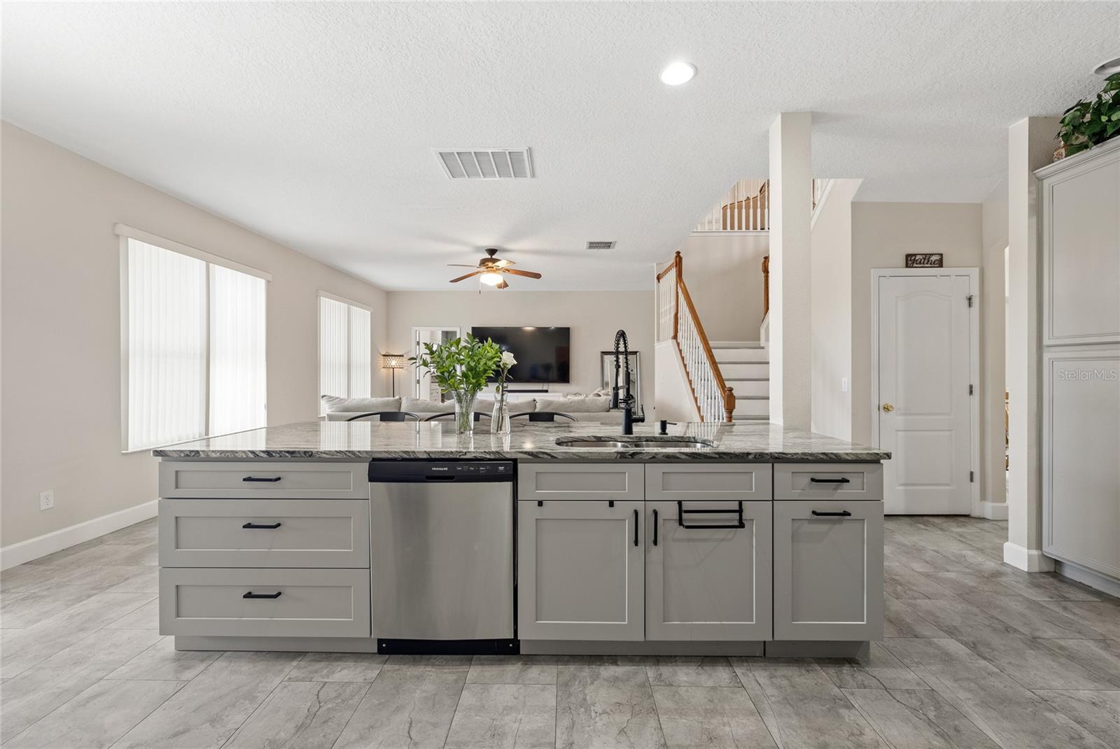 3190 FARLAND DRIVE