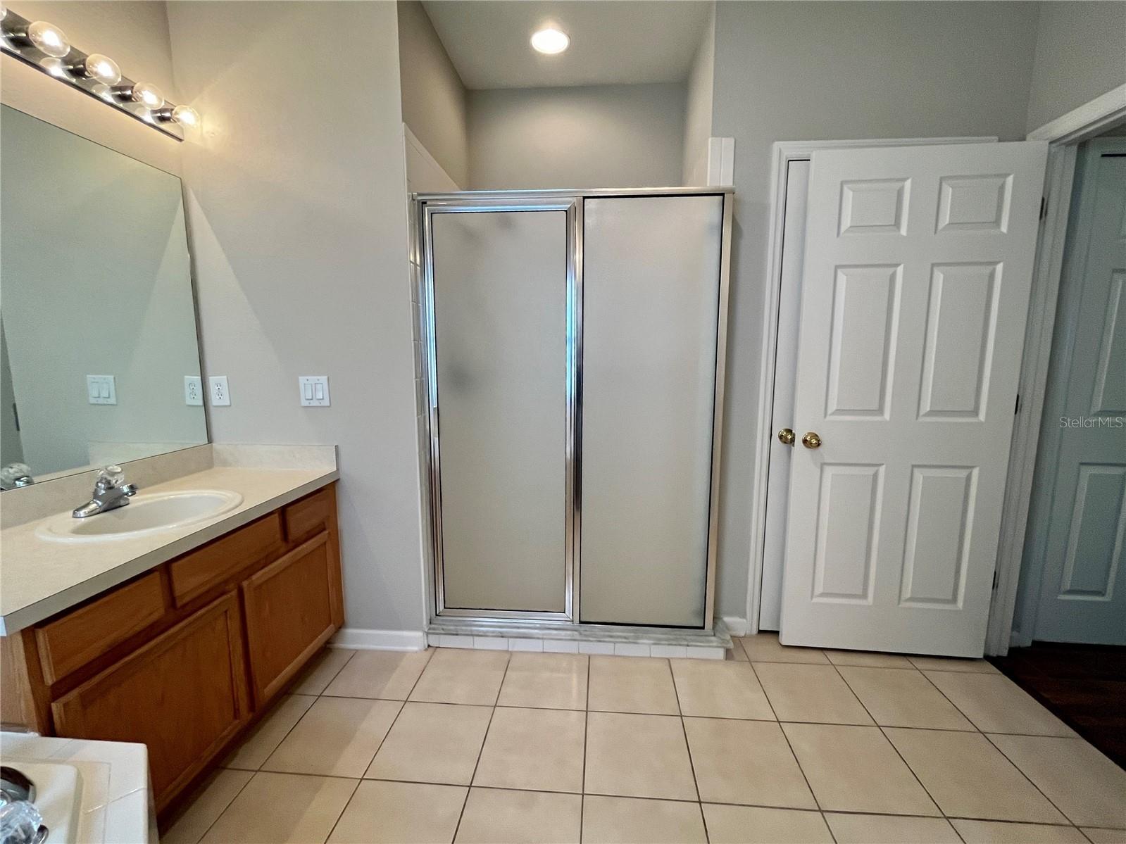 WOODLAND LAKES - Residential Lease