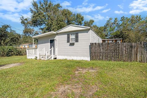 A home in LAKELAND