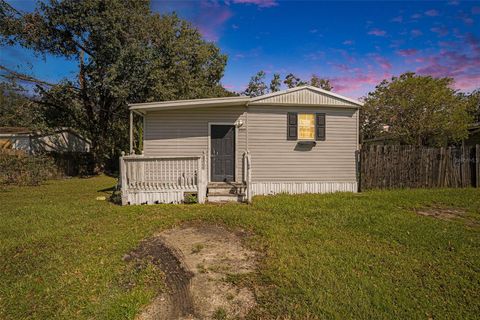 A home in LAKELAND