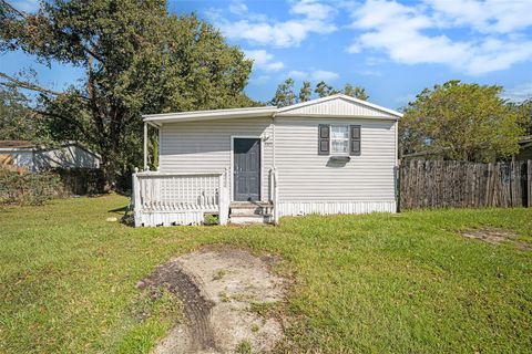 A home in LAKELAND