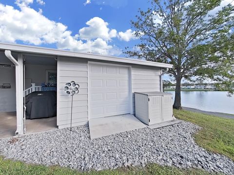 A home in LAKELAND