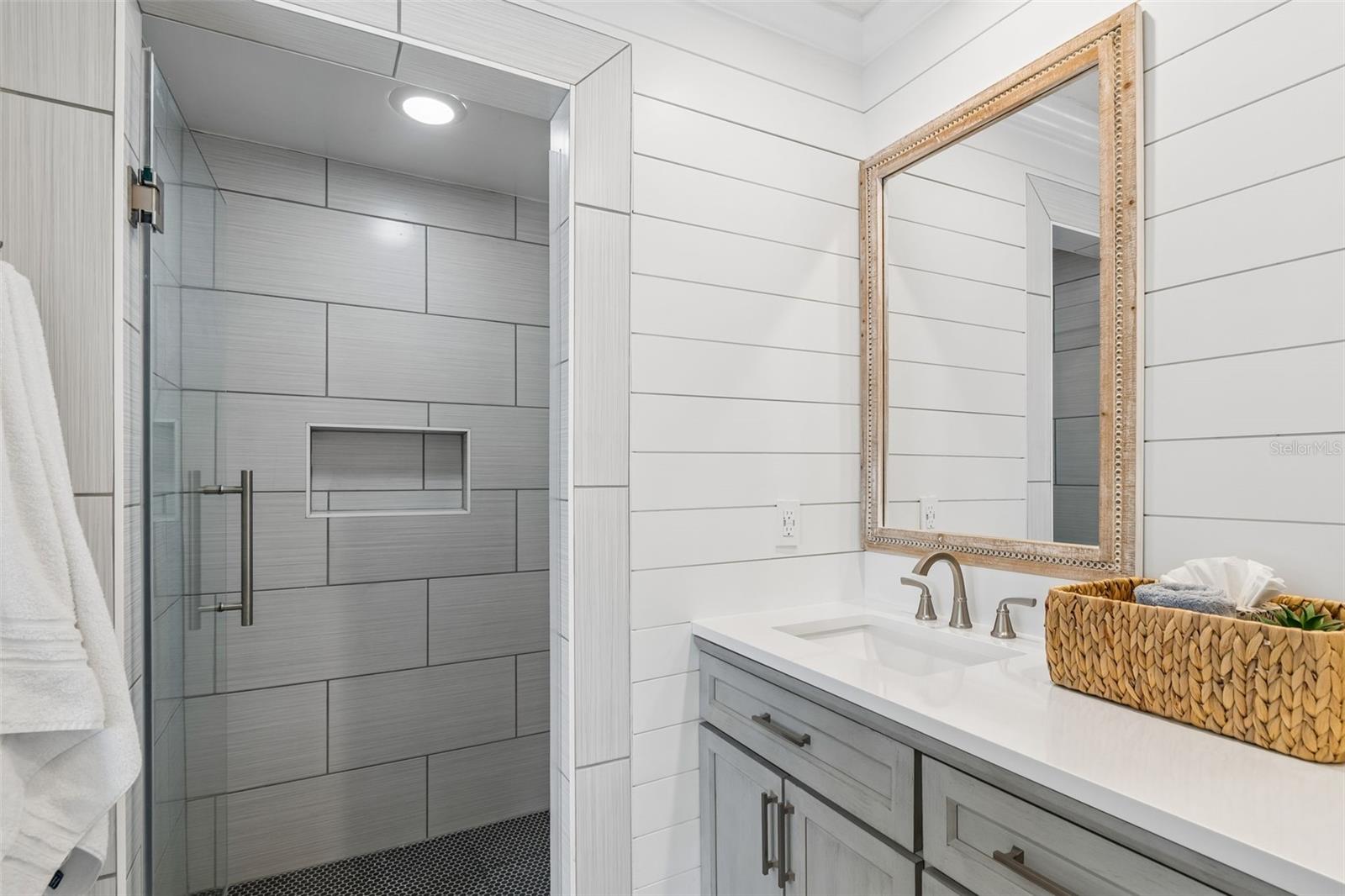 BAY ISLAND CONDO ISLAND ESTATES - Residential