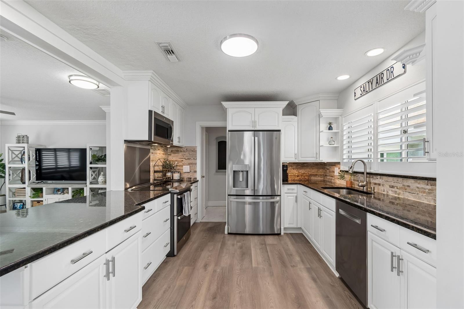 BAY ISLAND CONDO ISLAND ESTATES - Residential