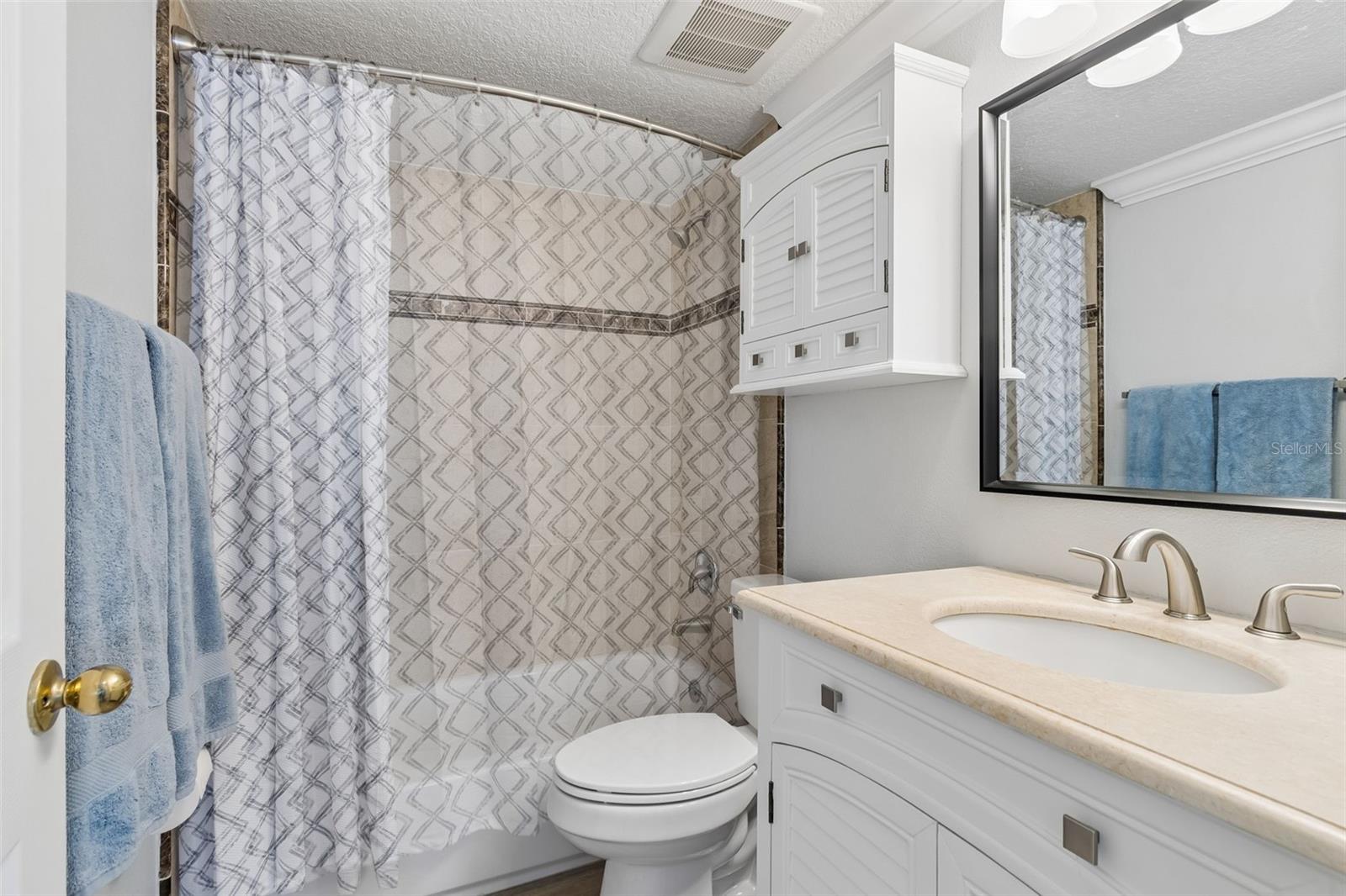 BAY ISLAND CONDO ISLAND ESTATES - Residential