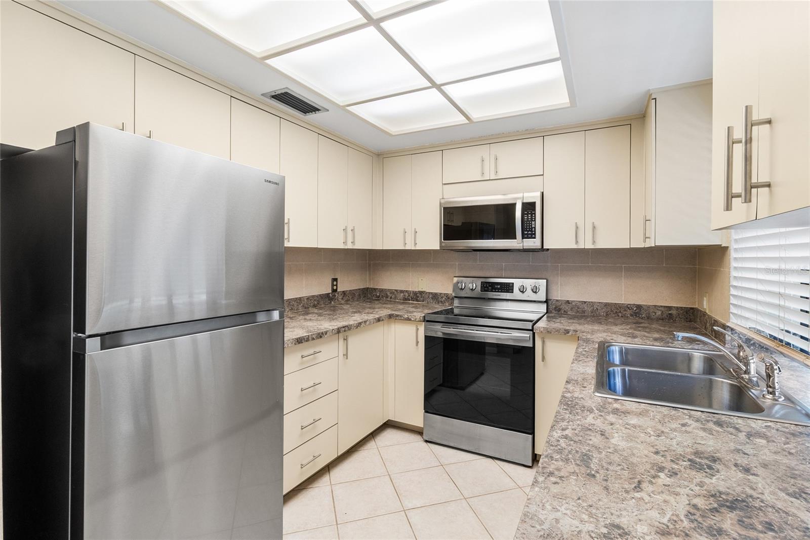 LANDMARK OAKS CONDO - Residential