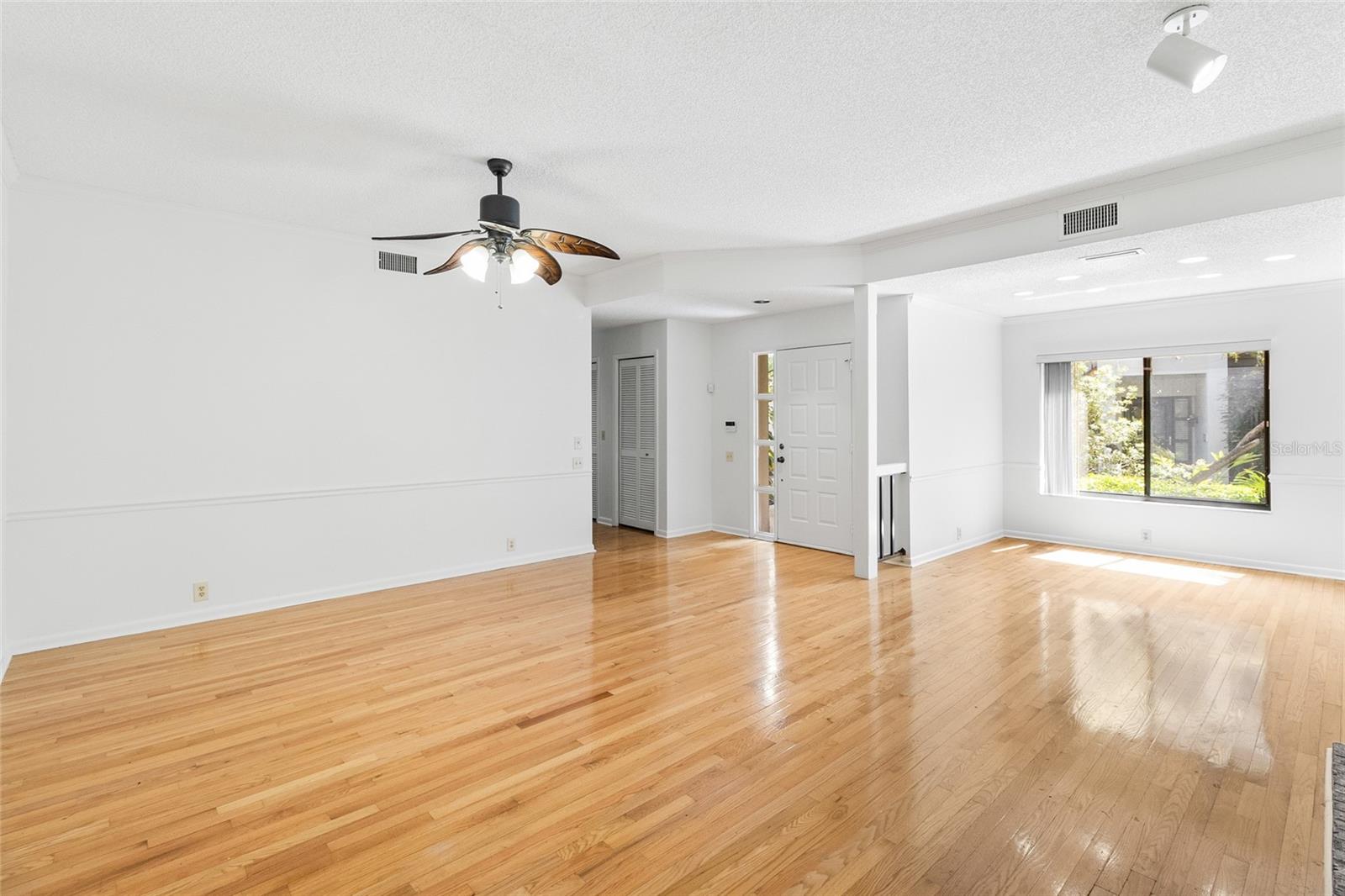 LANDMARK OAKS CONDO - Residential
