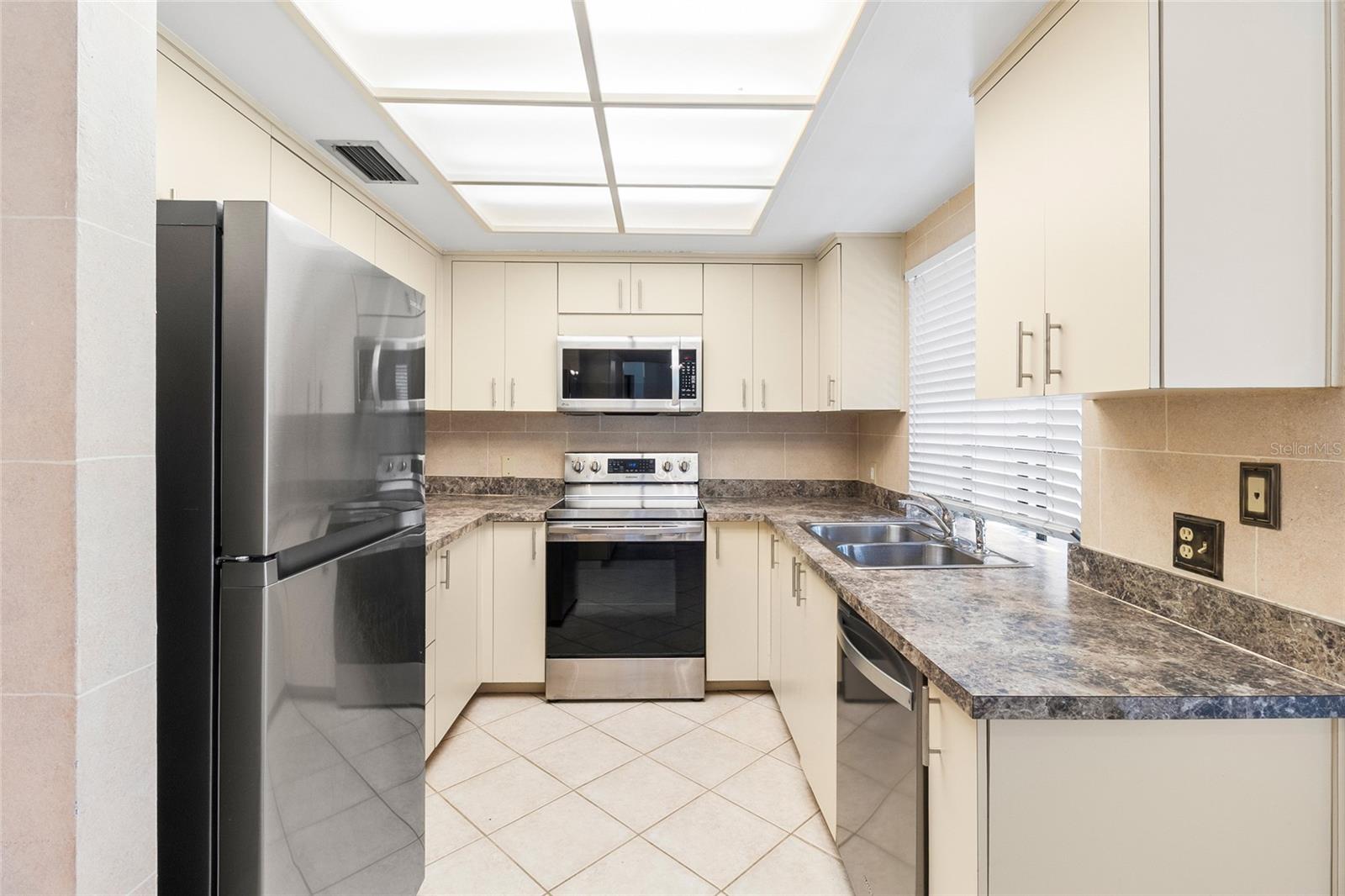 LANDMARK OAKS CONDO - Residential