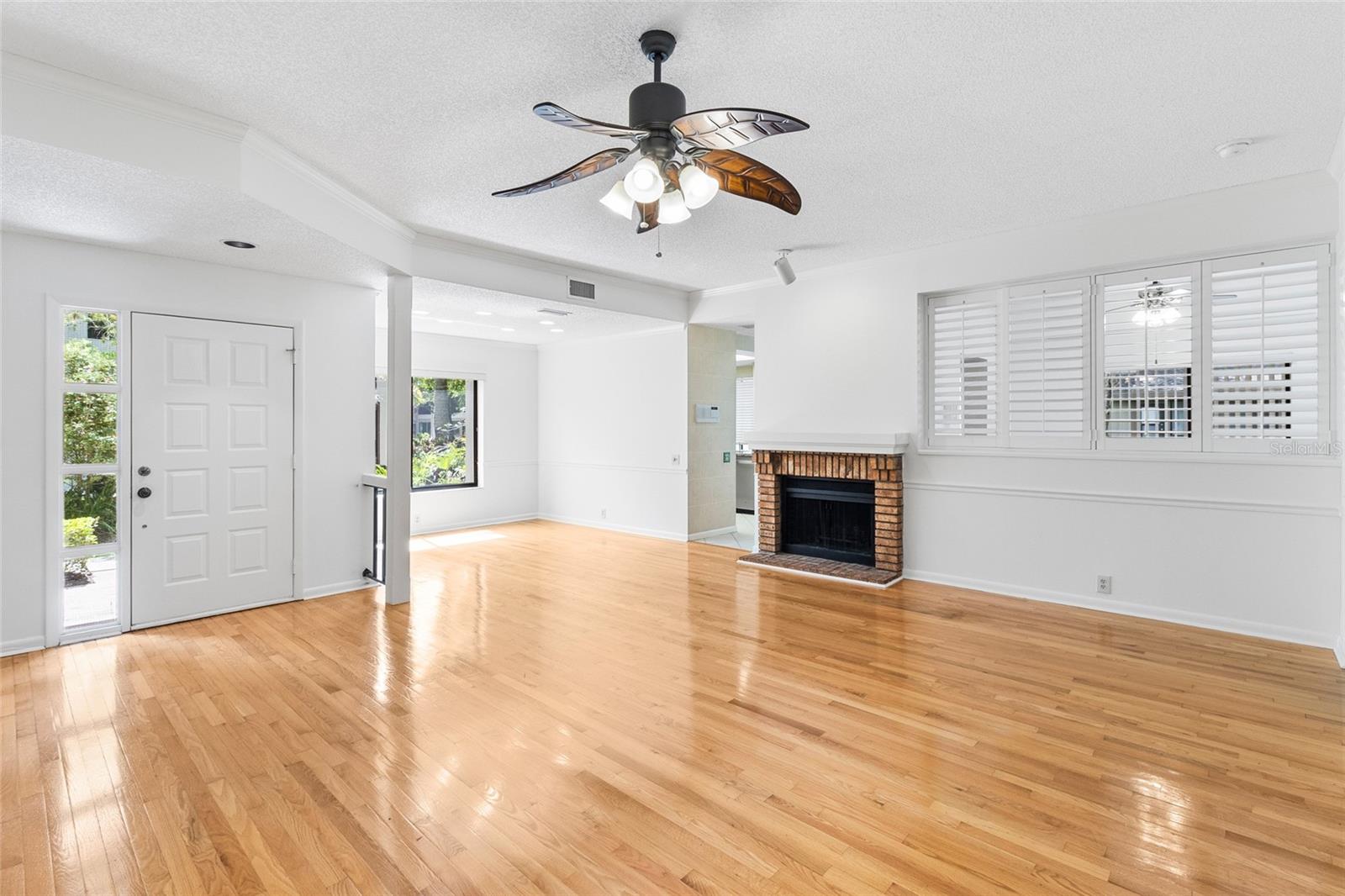 LANDMARK OAKS CONDO - Residential