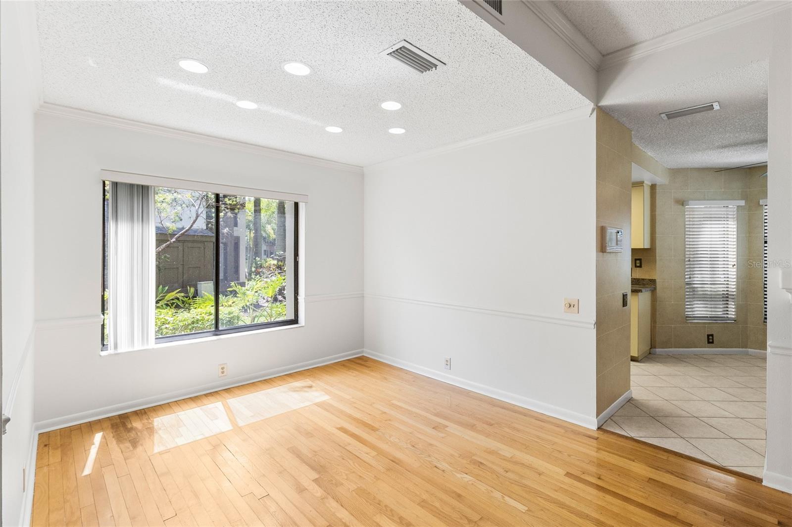 LANDMARK OAKS CONDO - Residential