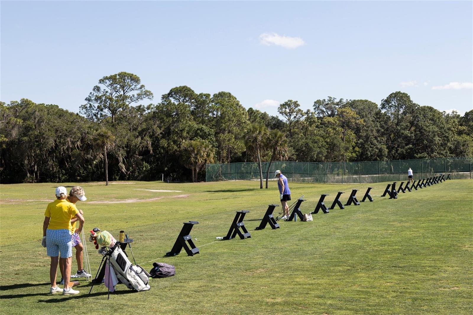 PELICAN POINTE GOLF & COUNTRY CLUB - Residential