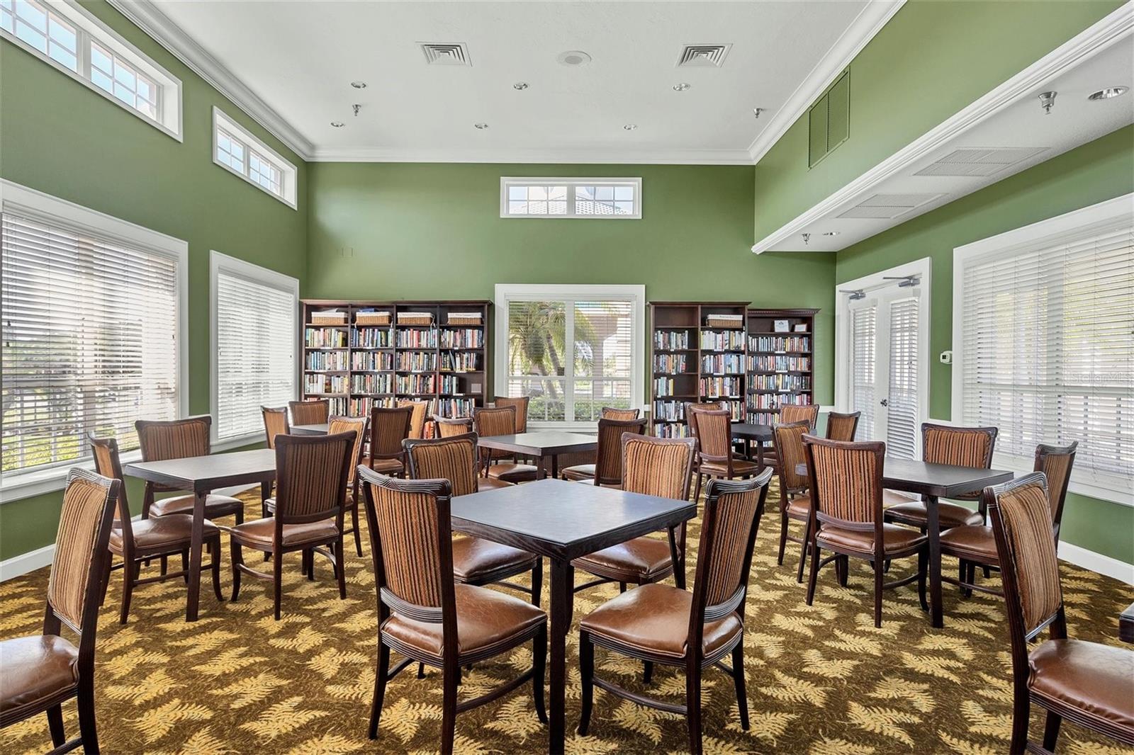 PELICAN POINTE GOLF & COUNTRY CLUB - Residential