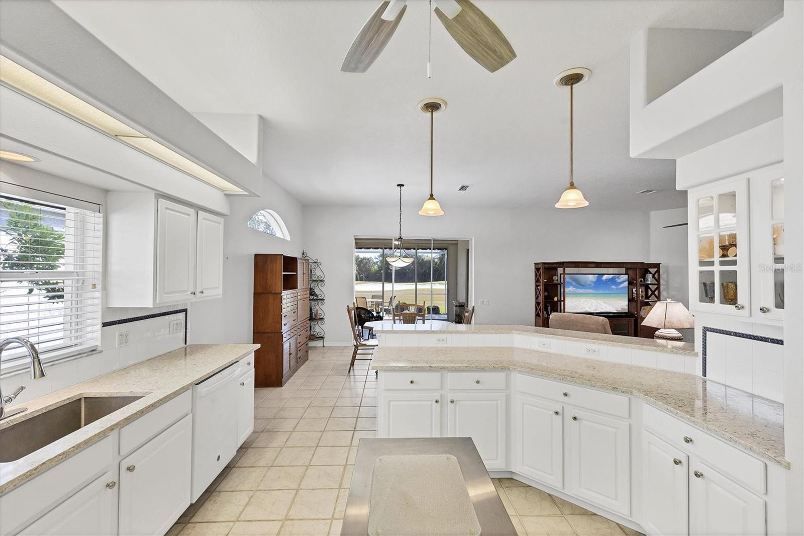 PELICAN POINTE GOLF & COUNTRY CLUB - Residential