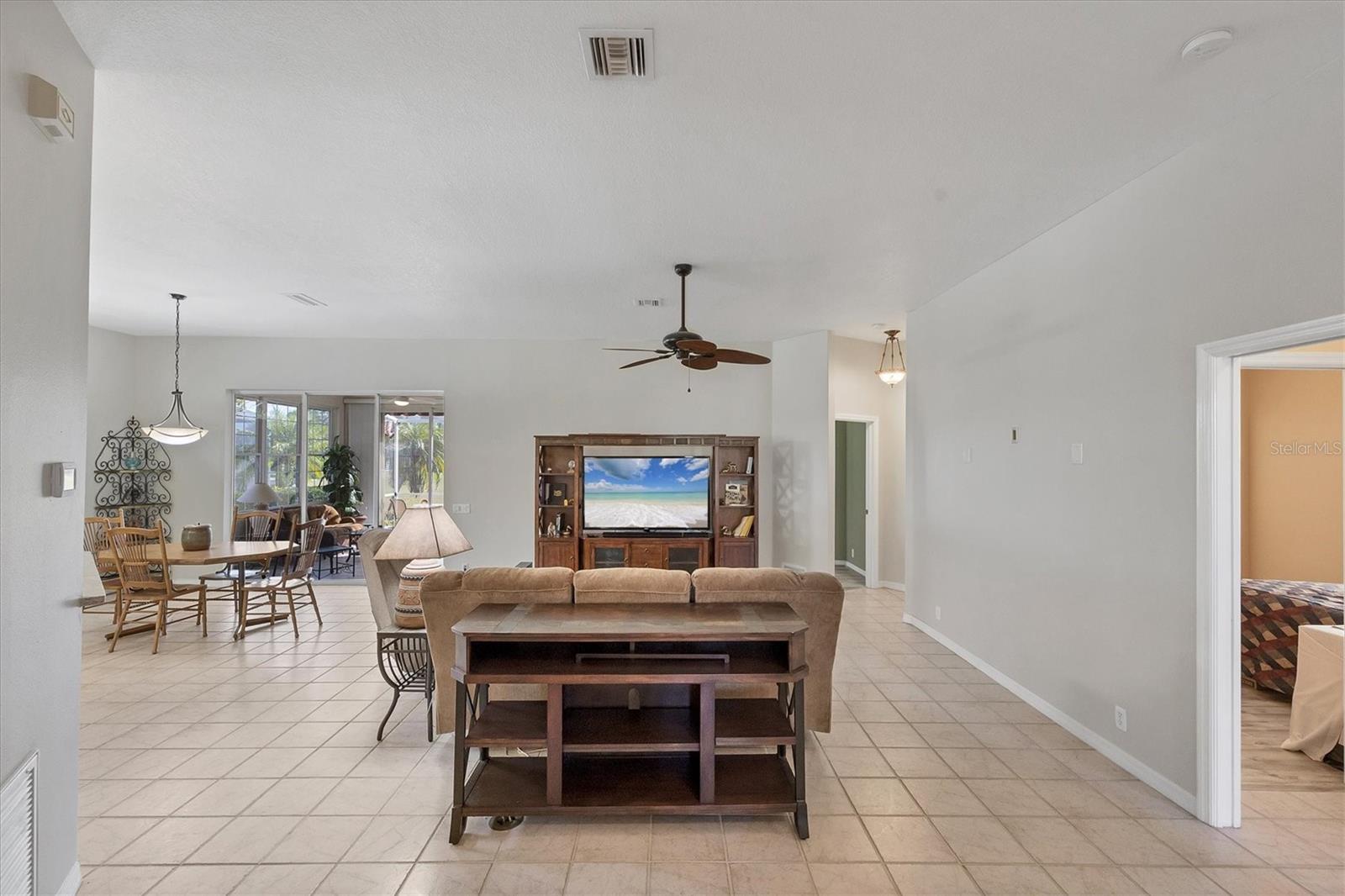 PELICAN POINTE GOLF & COUNTRY CLUB - Residential