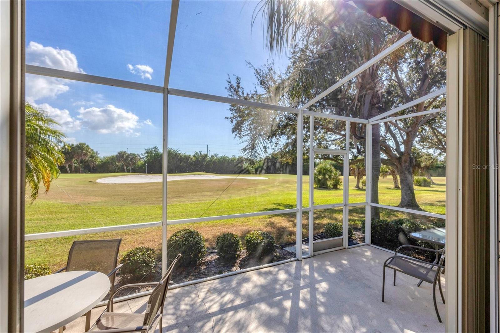 PELICAN POINTE GOLF & COUNTRY CLUB - Residential