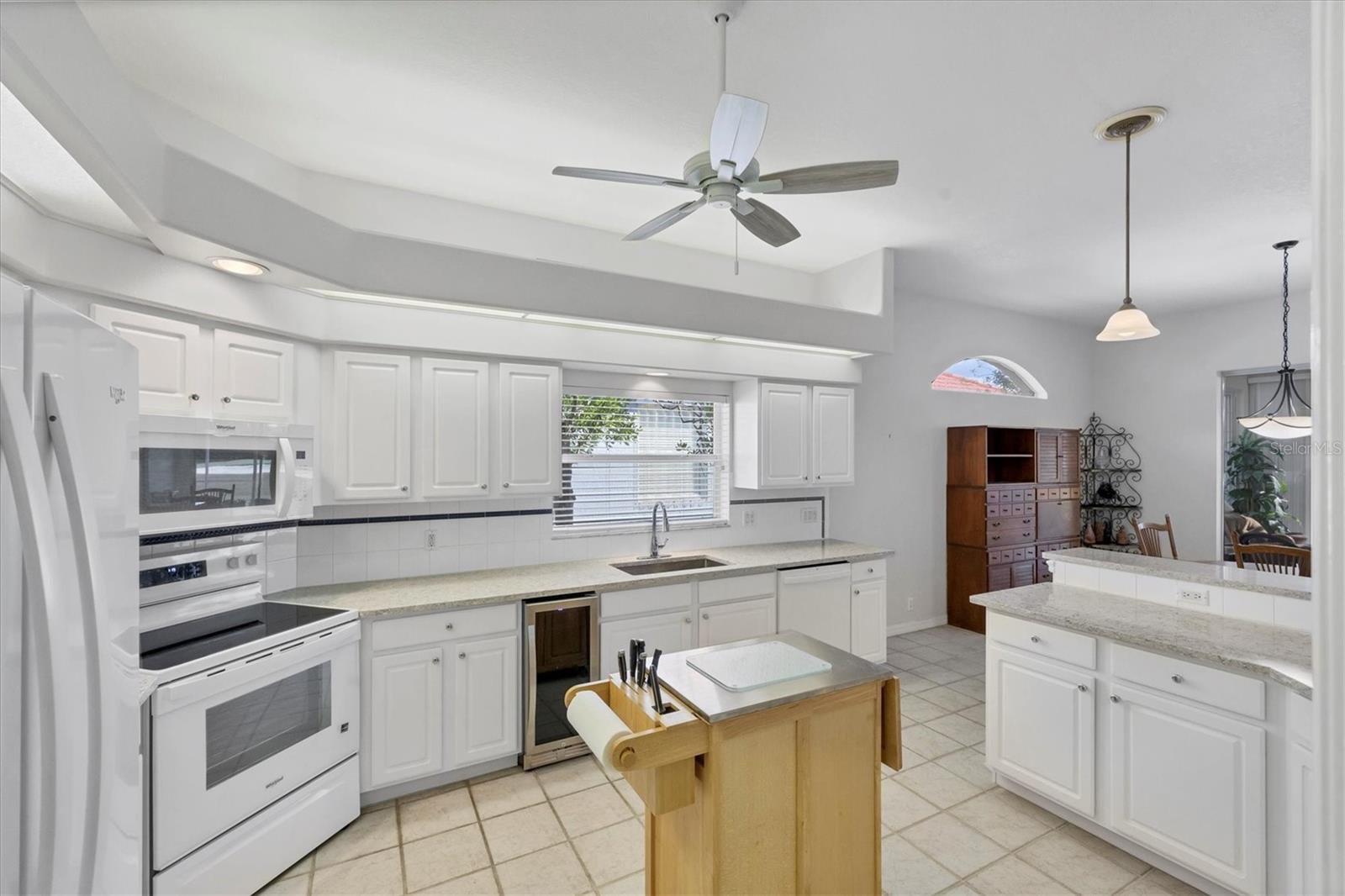 PELICAN POINTE GOLF & COUNTRY CLUB - Residential