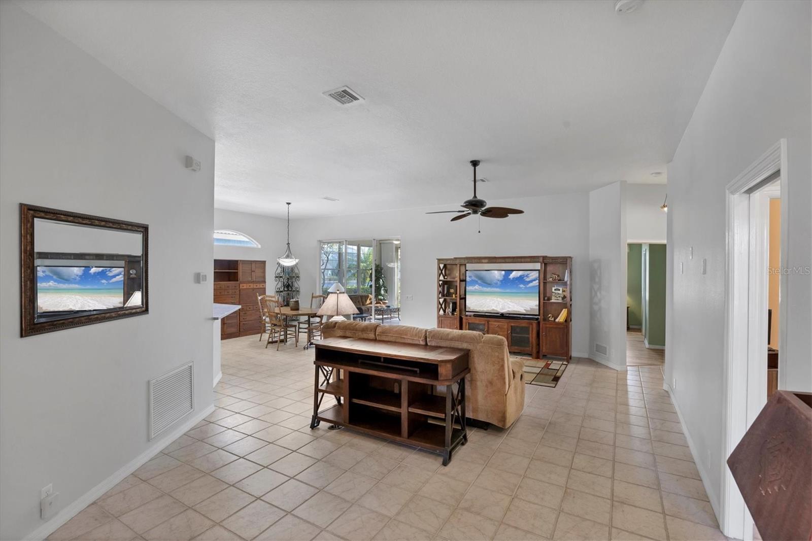 PELICAN POINTE GOLF & COUNTRY CLUB - Residential