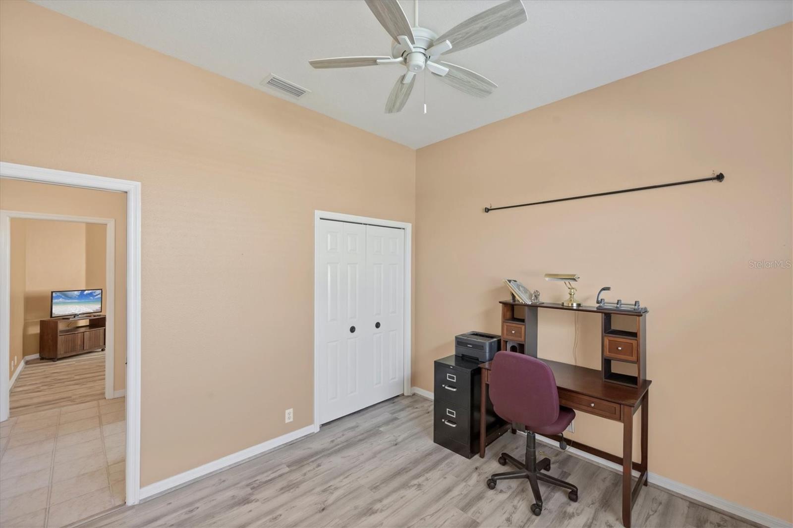 PELICAN POINTE GOLF & COUNTRY CLUB - Residential