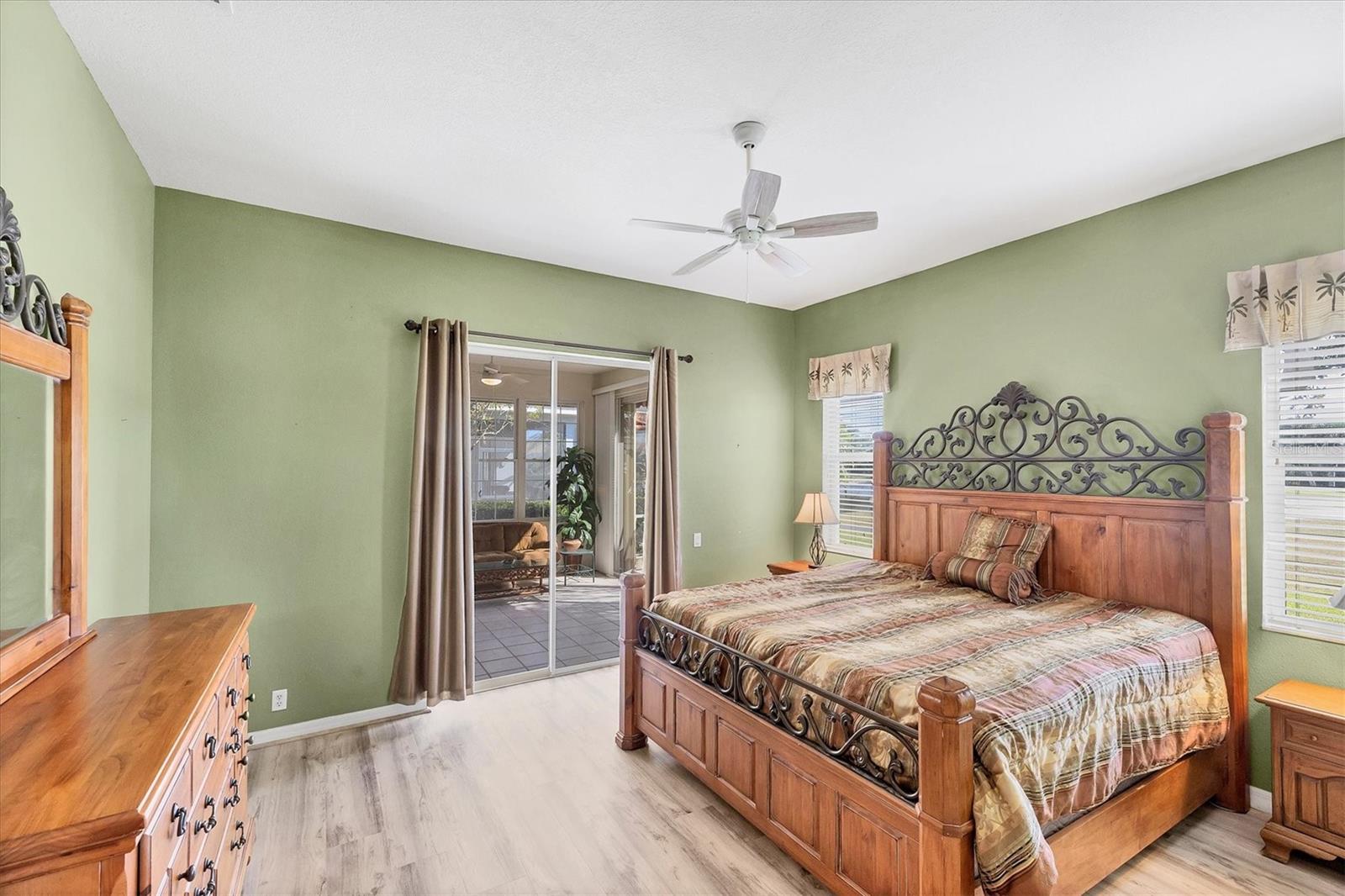 PELICAN POINTE GOLF & COUNTRY CLUB - Residential