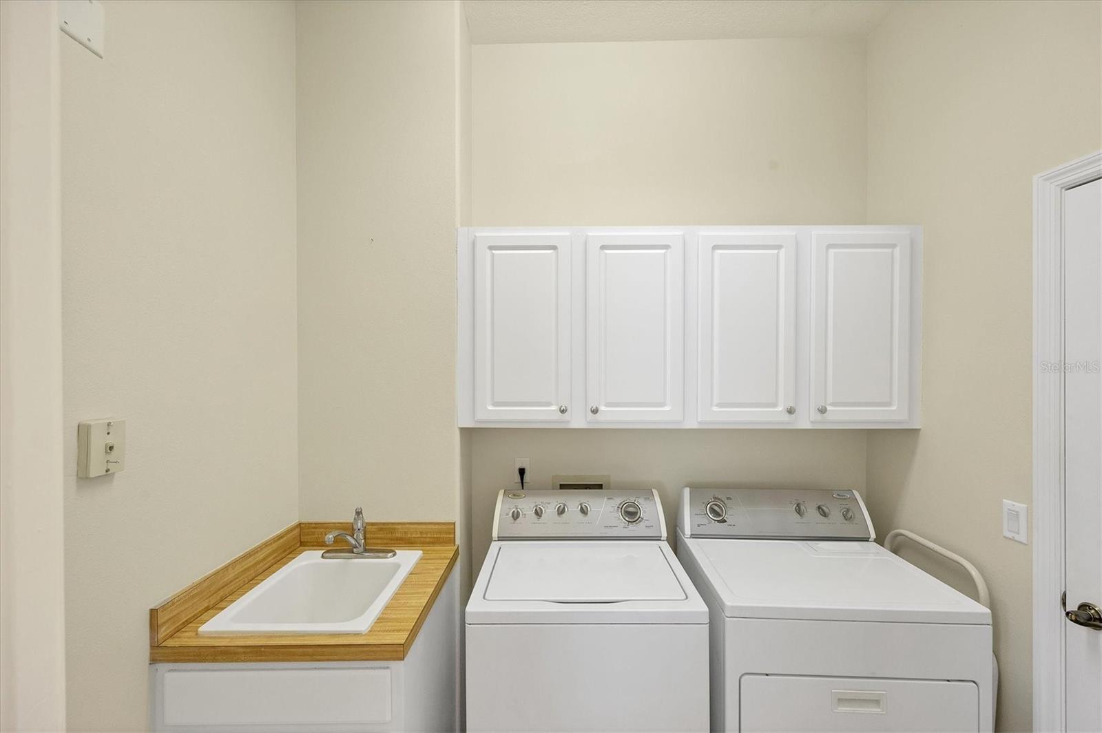 PELICAN POINTE GOLF & COUNTRY CLUB - Residential