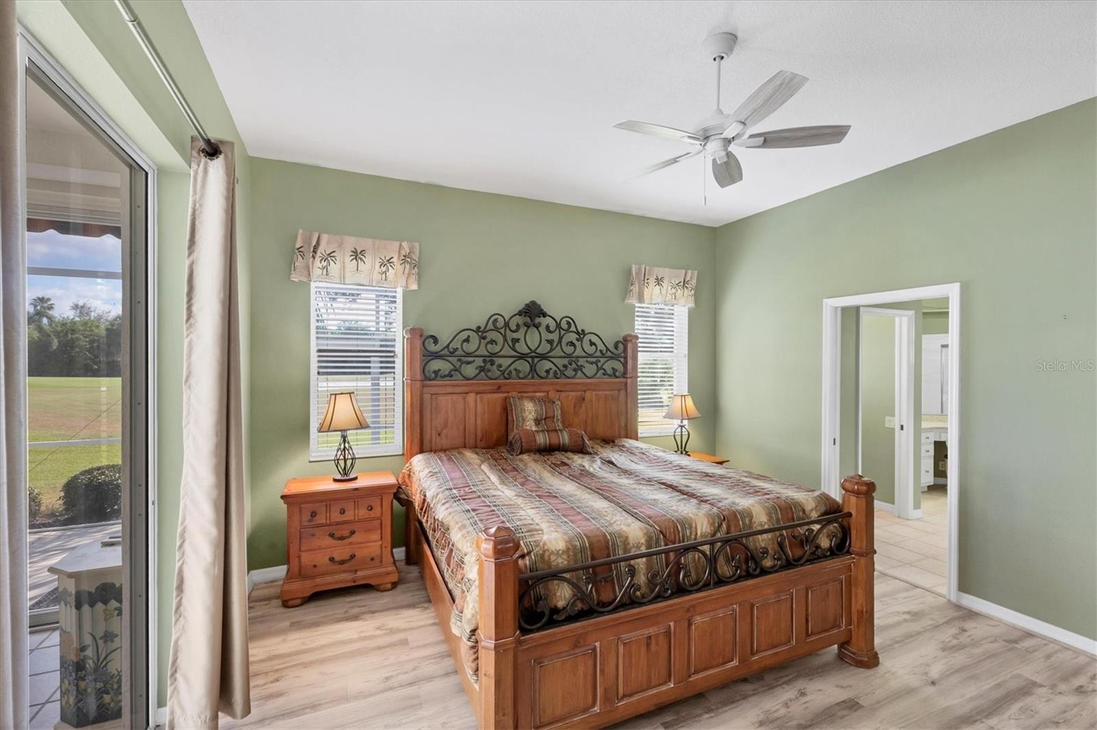 PELICAN POINTE GOLF & COUNTRY CLUB - Residential