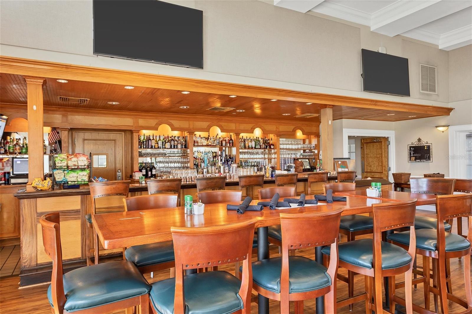 PELICAN POINTE GOLF & COUNTRY CLUB - Residential